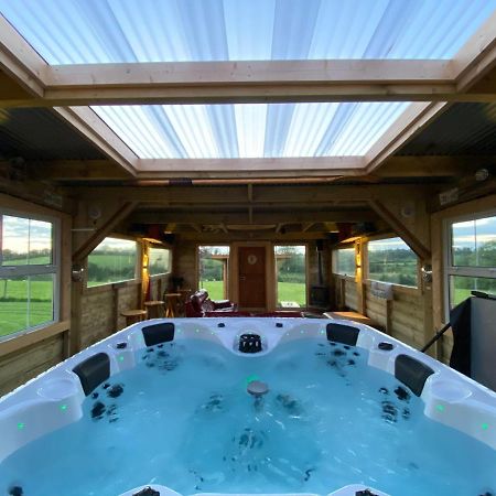 Sleeps 12 Hot Tub Sauna Cinema Pets Welcome 恩尼斯基林 外观 照片