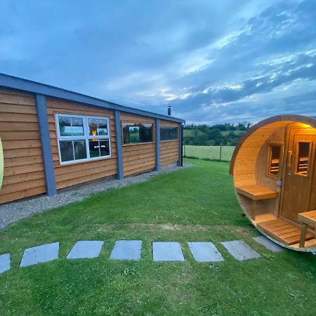 Sleeps 12 Hot Tub Sauna Cinema Pets Welcome 恩尼斯基林 外观 照片