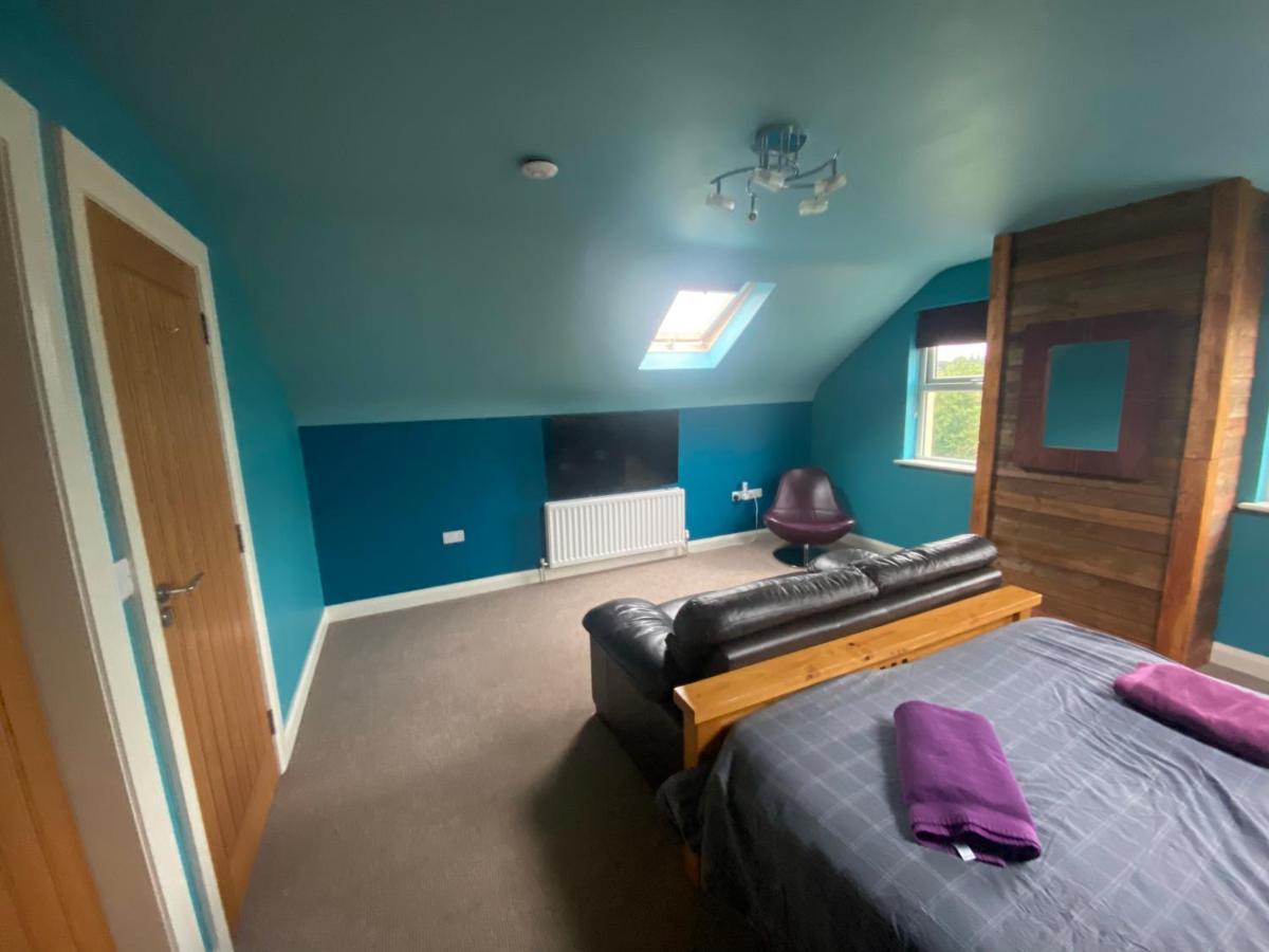 Sleeps 12 Hot Tub Sauna Cinema Pets Welcome 恩尼斯基林 外观 照片