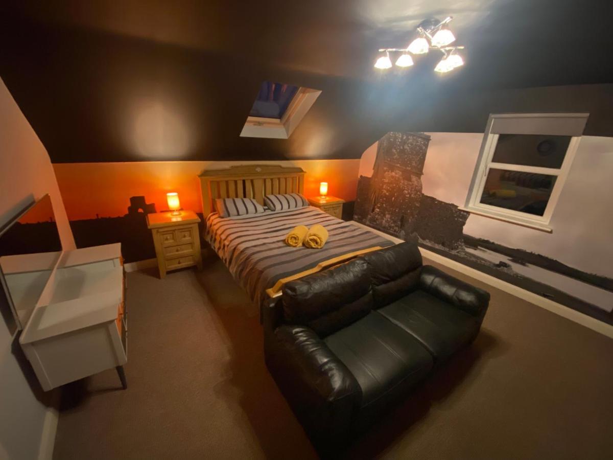 Sleeps 12 Hot Tub Sauna Cinema Pets Welcome 恩尼斯基林 外观 照片