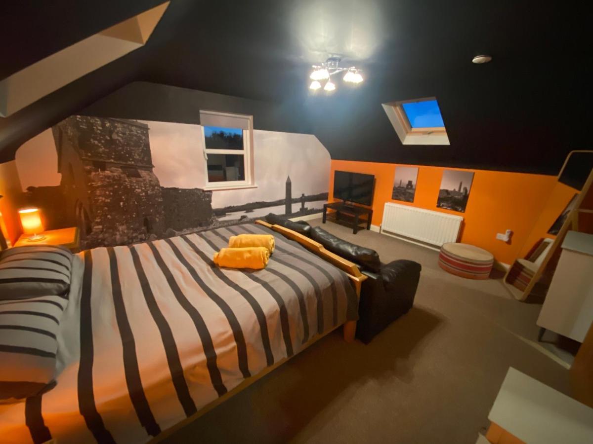 Sleeps 12 Hot Tub Sauna Cinema Pets Welcome 恩尼斯基林 外观 照片