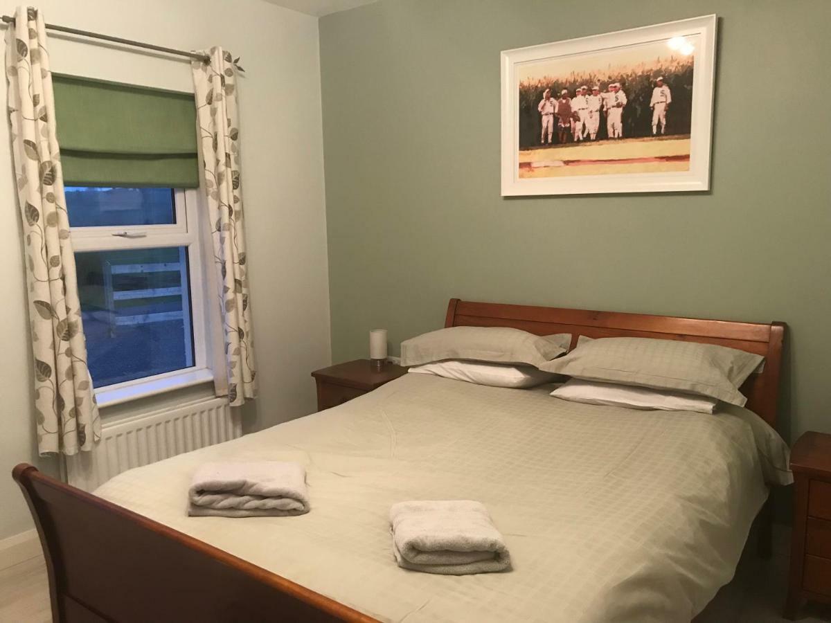 Sleeps 12 Hot Tub Sauna Cinema Pets Welcome 恩尼斯基林 外观 照片